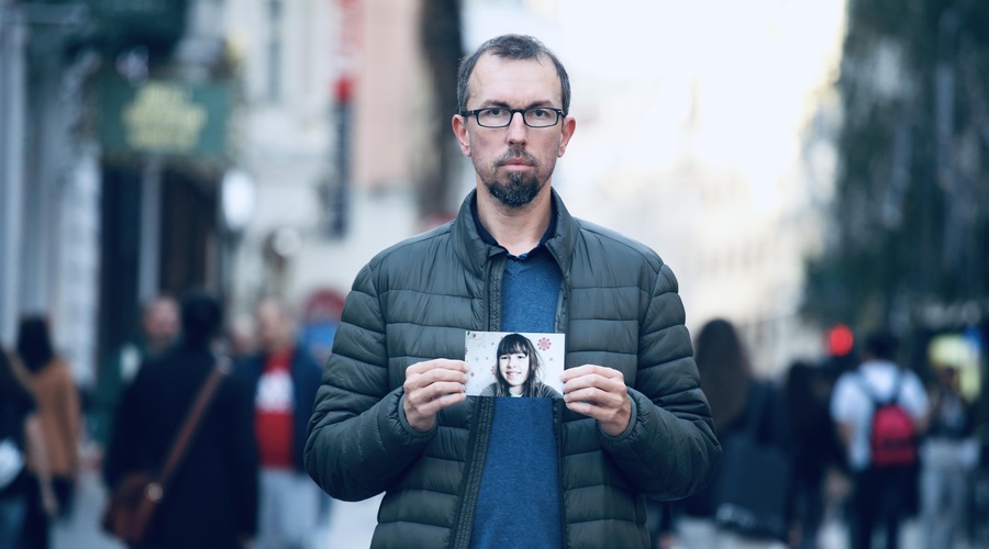 Leto dni po izginotju 11-letne Julije njen oče ni izgubil upanja: "Z mislijo na hčerko se zbudim in z mislijo nanjo grem spat" (foto: Aleksandra Saša Prelesnik)