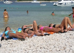 Prekomerna izpostavljenost soncu: kako se pred njim zaščitimo in kakšni so škodljivi učinki?