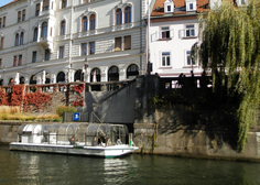 Žalosten prizor na Ljubljanici: požar je zajel priljubljeno turistično ladjo