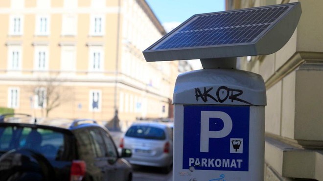 V Ljubljani plačevala parkirnino, ko je jo napadel neznanec: policija sporočila, koga išče (foto: Borut Živulovič/Bobo)