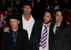 Glasbeni svet žaluje: umrl bobnar, ki je bil ključni del skupine Red Hot Chilli Peppers