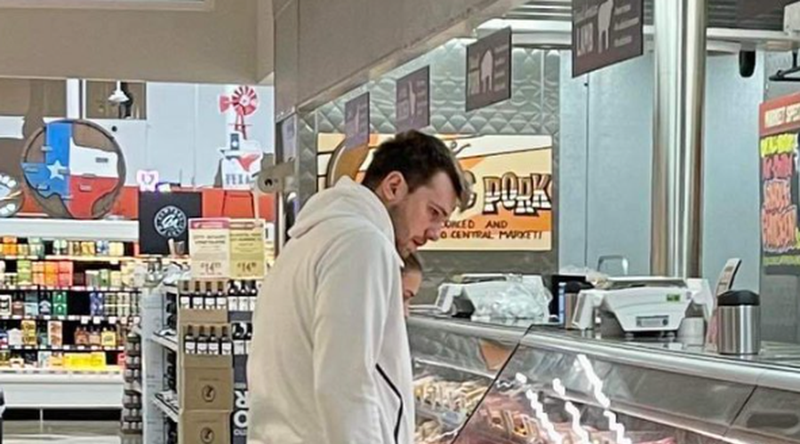 Luka Dončić je v ameriškem supermarketu pritegnil veliko pozornosti, kaj je kupil? (foto: Twitter/Luka Doncic Br)