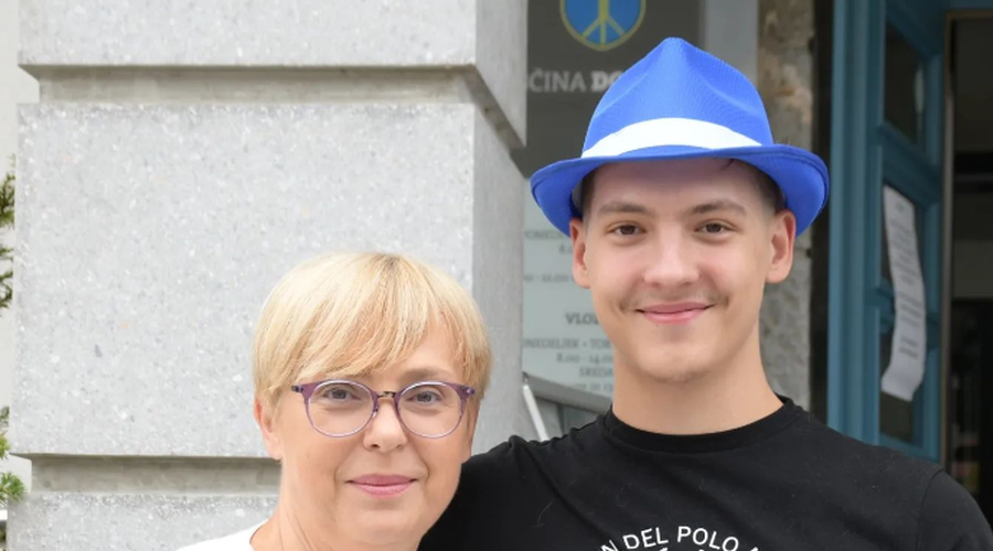 Jabolko ne pade daleč od drevesa: sin Nataše Pirc Musar napovedal kandidaturo (foto: Instagram/Nataša Pirc Musar)