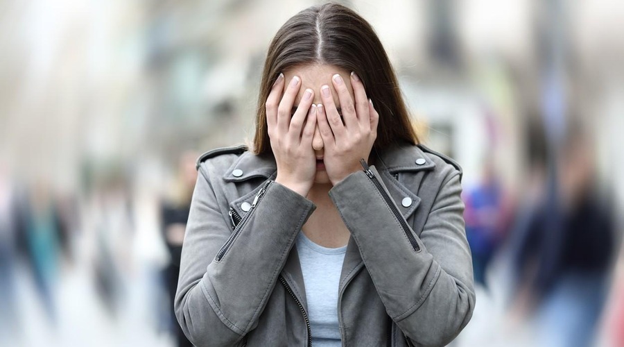 Šibke noge ali nenadna nemoč v nogah? Gre za pogost spremljevalec anksioznosti! (foto: profimedia)