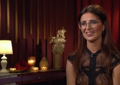 Tjaša (Sanjski moški) razočarana nad videnim. Pravi, da je to daleč od resnice