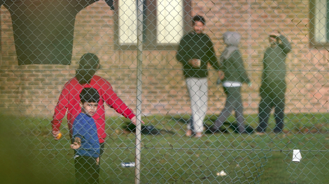 Vse več migrantov na balkanski poti: v Nemčiji pozivi k drastičnim ukrepom