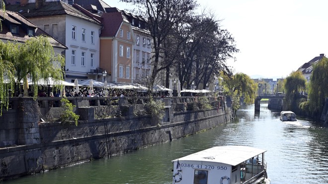 V Ljubljani bo danes še kako pestro: po Ljubljanici bodo gor in dol plula prav posebna plovila (foto: Žiga Živulovič/Bobo)