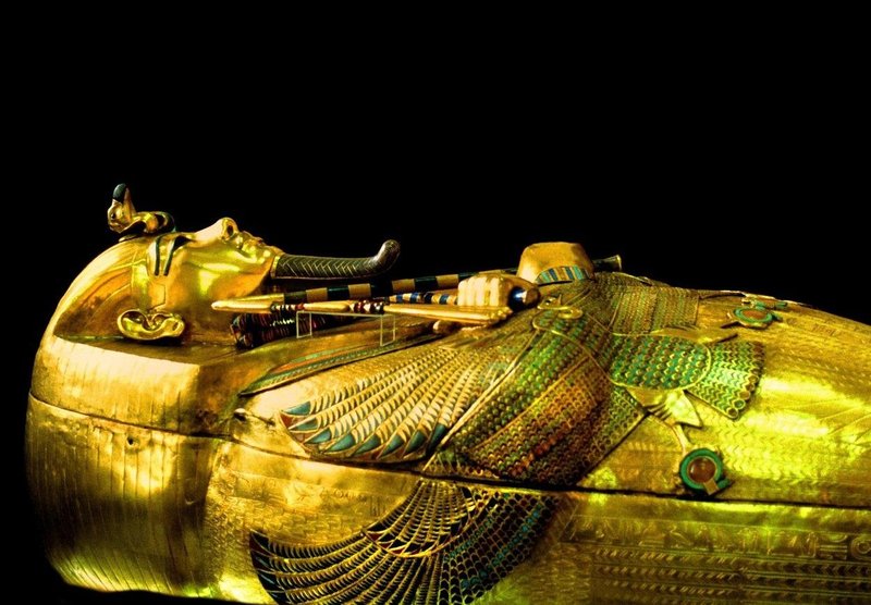 Svetovno znana Tutankamonova zlata posmrtna maska, ki so jo našli v grobnici, velja za simbol starega Egipta.