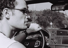 Logar isti avto vozi že več kot 17 let: poglejte, kako je videti v njem