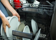 Kuhinjski trik , ki vam bo polepšal življenje: posoda bo videti kot nova