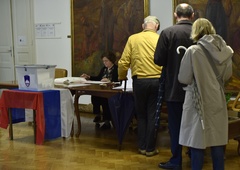 Poglejte, koliko ljudi je že glasovalo na predčasnih volitvah (precej drugače kot pred petimi leti)