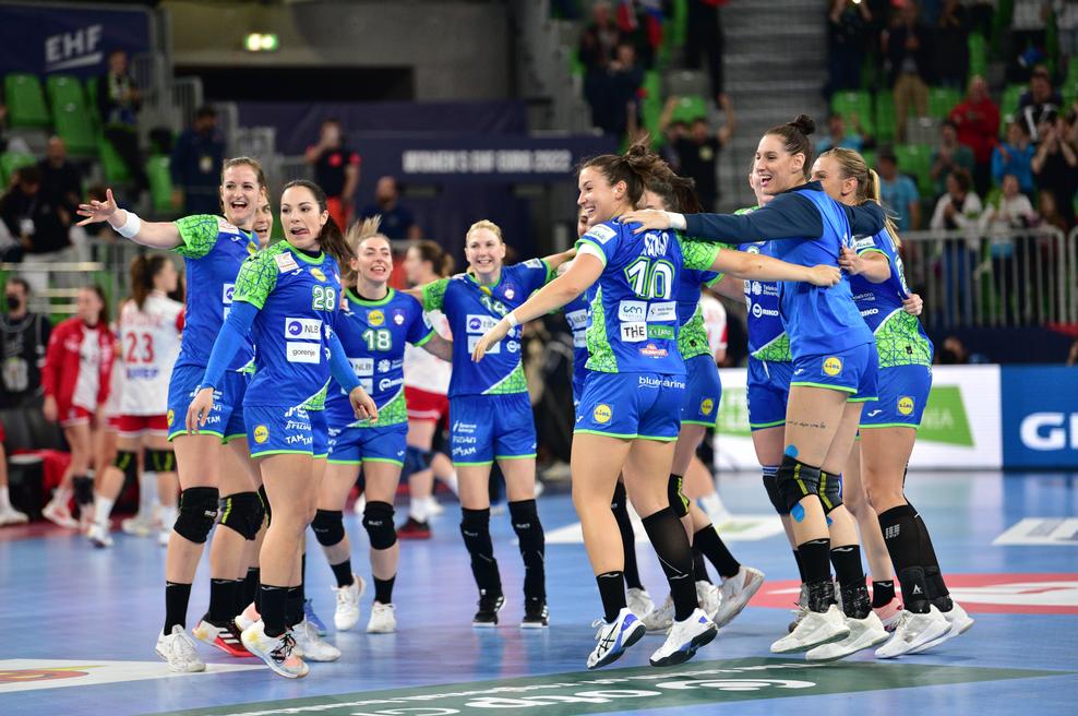 Veselje v slovenskem rokometnem taboru (foto: Bobo)