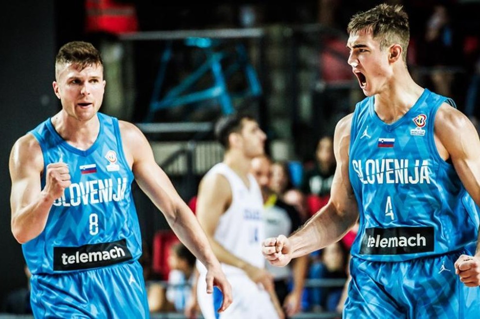 Še Dončić in Dragić bi zaploskala: zdesetkana Slovenija s srčno predstavo stopila na prag velikega uspeha (foto: FIBA)