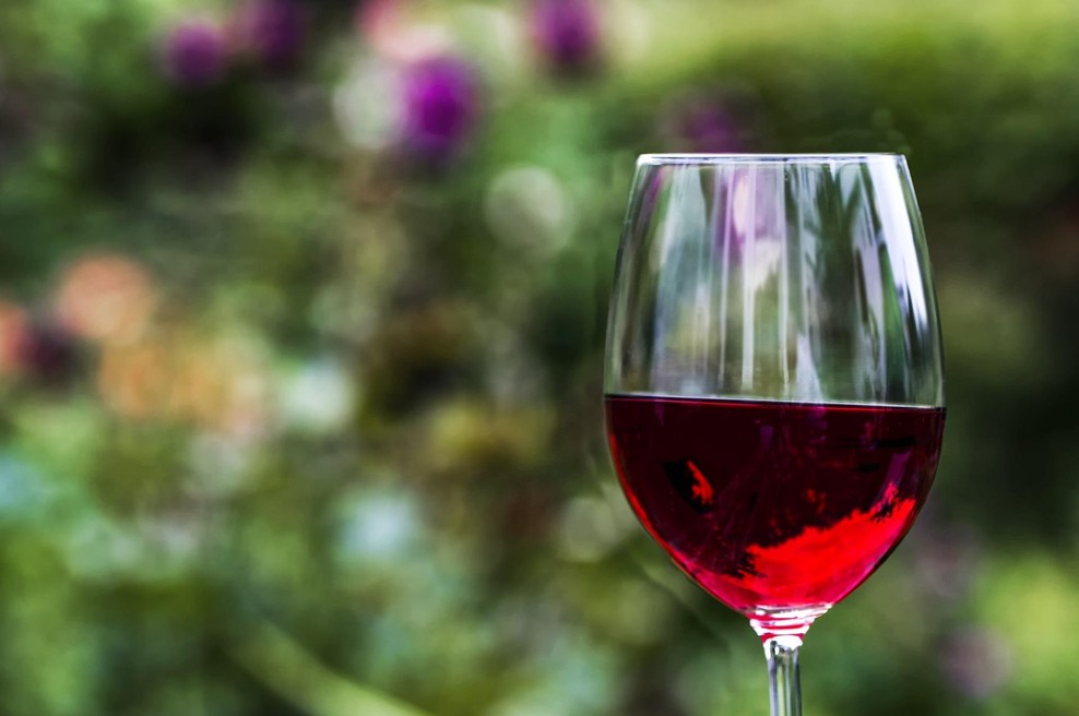 Ali je rdeče vino res dobro za srce? (foto: Huawei)