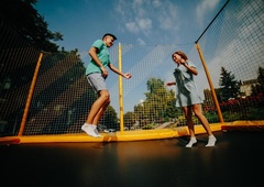 Grozljiva nesreča: ogroženo življenje poškodovanega v ljubljanskem trampolin parku