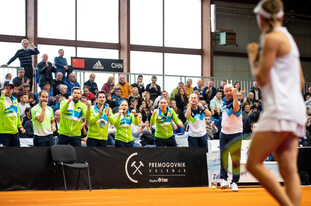 Slovenska ženska teniška reprezentanca senzacionalno premagala Kitajsko (foto: Teniška zveza Slovenije)