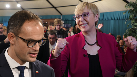 Smeh, objem in iskreni pogledi: Logar čestital novoizvoljeni predsednici Slovenije