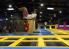 Medtem ko se akrobat bori za življenje, se je oglasil direktor Woopa: žal mu je