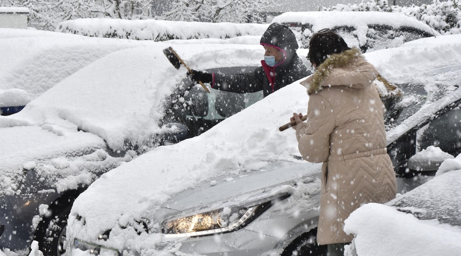 Preverite, kakšna kazen vas lahko doleti, če avtomobil ne bo primerno očiščen (foto: Žiga Živulović jr./Bobo)