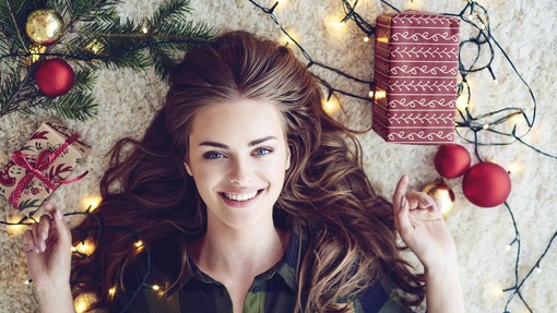 Božična darila: 4 ideje, kaj podariti najstnici, da ji narišete nasmeh na obraz