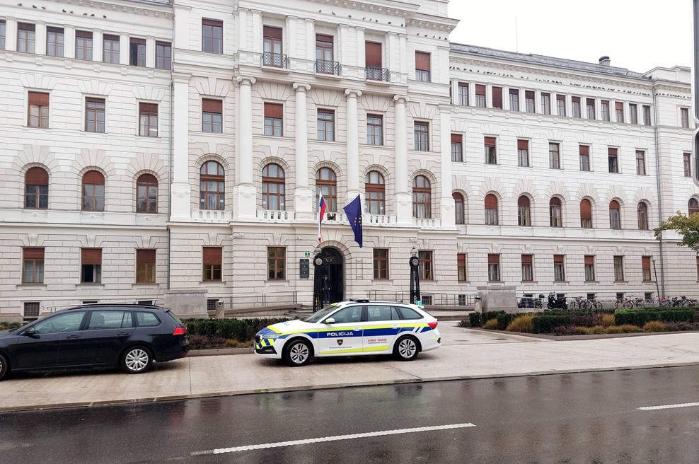 Gasilci in policisti pred sodiščem: izvedeli smo, kaj se dogaja (FOTO) (foto: Uredništvo)