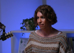 Lia Bordon, ki je spremenila spol, iskreno o tranziciji v podkastu Modra soba: "Najprej pride olajšanje, nato pa strahoten obup"