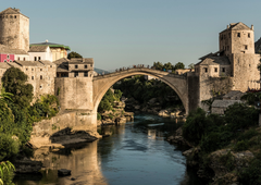 V jezeru preiskujejo domnevno množično grobišče