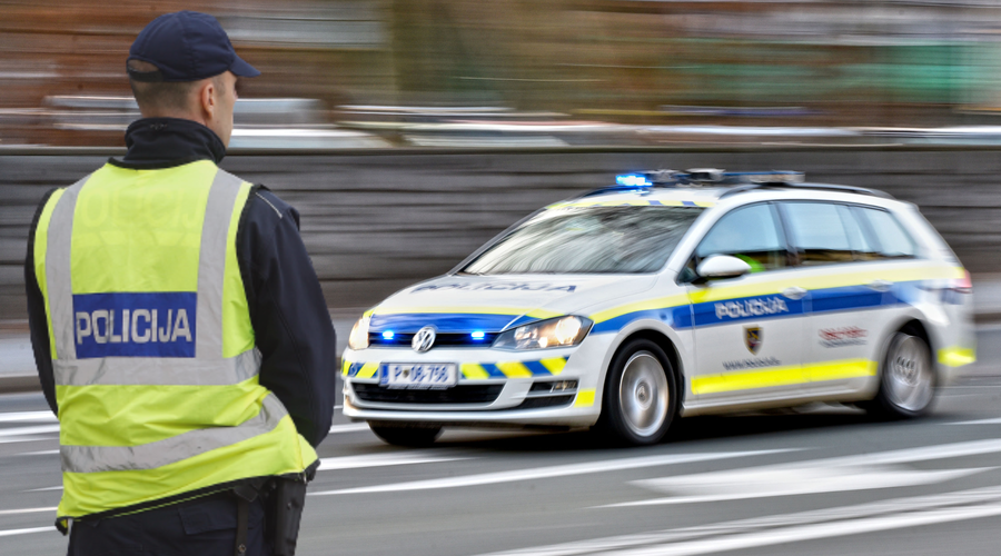 Neposrečen beg drznih vlomilcev: slovenski policisti izvedli filmski pregon (foto: Žiga Živulović jr./Bobo/fotomontaža)