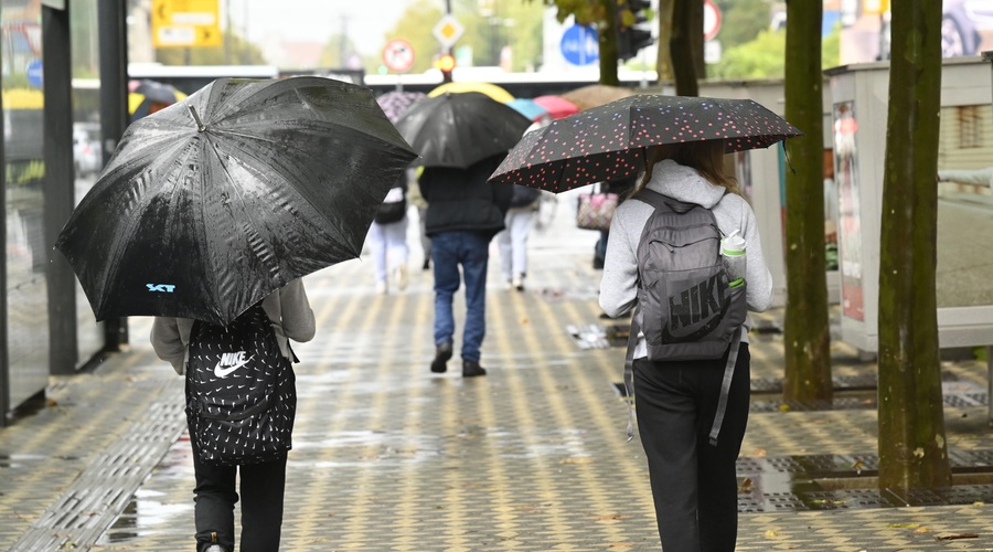 Pripravite dežnike: čakajo nas plohe in nevihte (foto: Žiga Živulovič jr./Bobo)