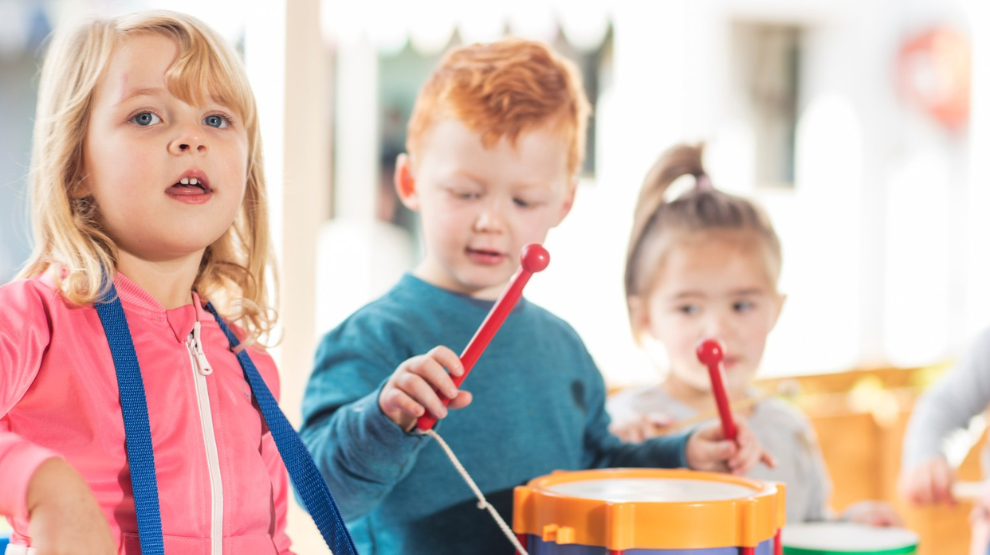 KSENOGLOSIJA IN ČUDEŽNI TALENTI Nekateri verjamejo, da je dokaz obstoja prejšnjih življenj tudi ksenoglosija. "Gre za redek paranormalen pojav, pri …