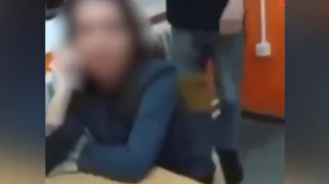 VIDEO: Javnost šokiral posnetek dijakov, ki so se grobo znesli nad profesorico (foto: twitter/krunskisvedok/posnetek zaslona)