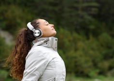 Lajšanje čustvene stiske: poslušanje glasbe namesto dolgih ur pogovora s terapevtom?