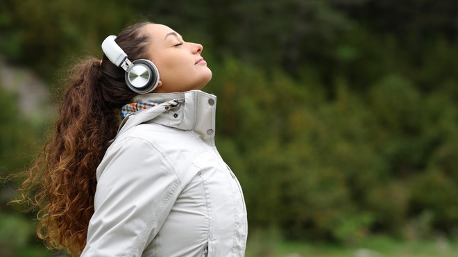 Lajšanje čustvene stiske: poslušanje glasbe namesto dolgih ur pogovora s terapevtom? (foto: Profimedia)