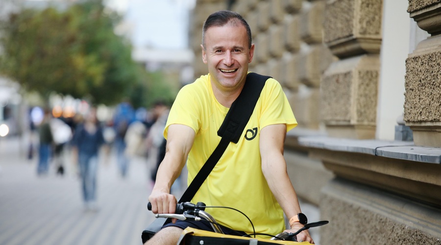 Delo poštarja skozi Ivanove oči: o zahtevnih vremenskih razmerah, neizbežnih napakah in ljubezni do službe (foto: Aleksandra Saša Prelesnik)