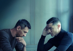 Samo nekaj minut po objavi svet ponorel za skupno fotografijo Messija in Ronalda