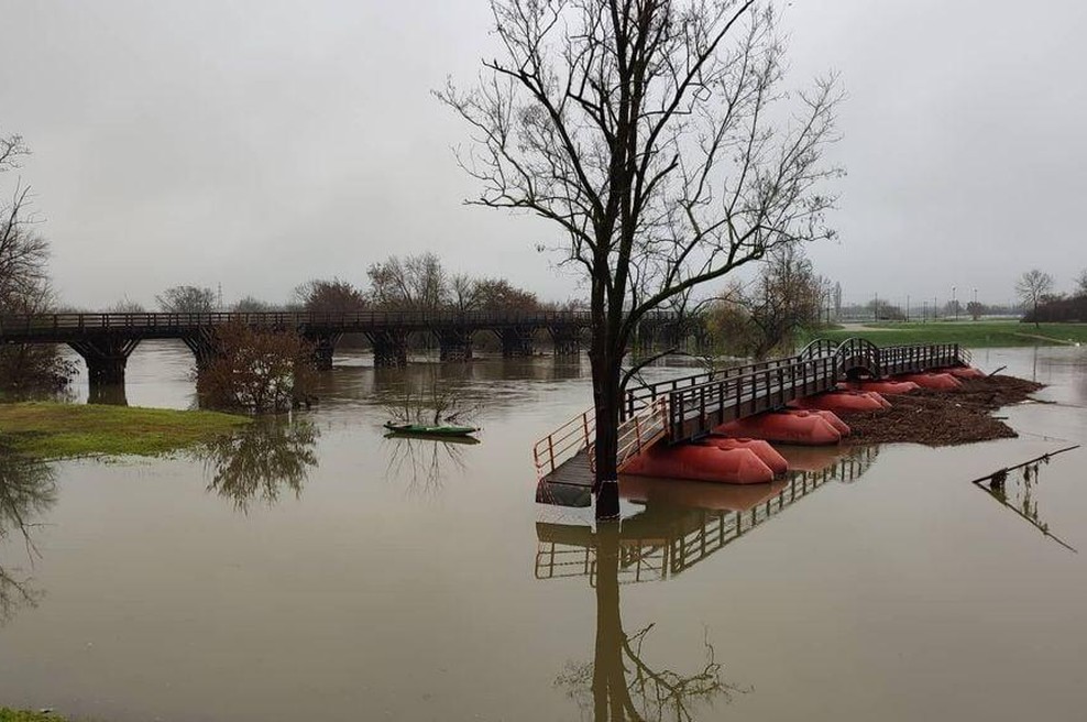 Most, ki ga je v naši bližini odplavilo neurje, postal prava atrakcija (foto: Dnevnik.hr)