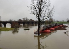 Most, ki ga je v naši bližini odplavilo neurje, postal prava atrakcija