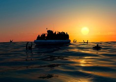 Grozljiva smrt na morju: ko so zagledali ladjo, so s čolna poskakali v vodo in se utopili