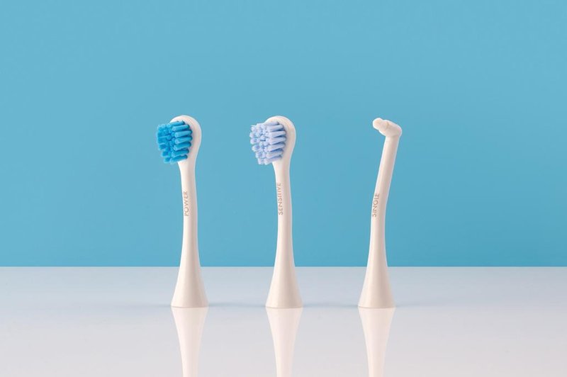 Nastavka kapljične oblike omogočata nežno in učinkovito ščetkanje vsakega zoba posebej. Z nastavkom single natančno poščetkamo rob med zobom in dlesnijo.