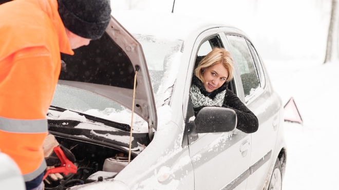 Vožnja v snežnih razmerah je lahko tvegana: veste, kako se odzvati? (Nasveti strokovnjakov) (foto: Profimedia)