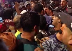 (VIDEO) Kaos v Katarju: policija med navijači posredovala z gumijevkami, ljudje so se bali za svoja življenja