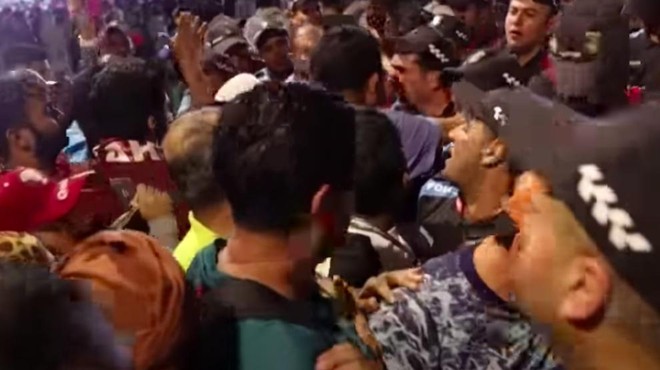 (VIDEO) Kaos v Katarju: policija med navijači posredovala z gumijevkami, ljudje so se bali za svoja življenja (foto: YouTube/The Telegraph/posnetek zaslona)