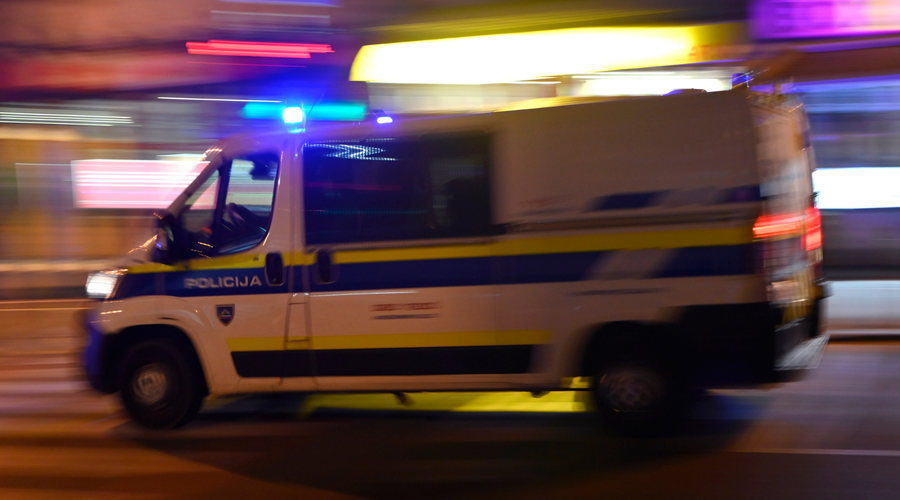 Oglasila se je mati mladoletnika, nad katerim naj bi se grobo znesli ljubljanski policisti (foto: Žiga Živulovič jr./Bobo)