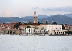 Obala je pod vodo: ne samo v Piranu, morje poplavlja tudi v Kopru, v Portorožu zalilo teniški center (FOTO)