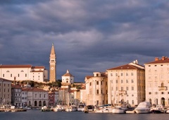 (FOTO) Huda ura na slovenski obali: poglejte, kaj se že od jutra dogaja na ulicah Pirana