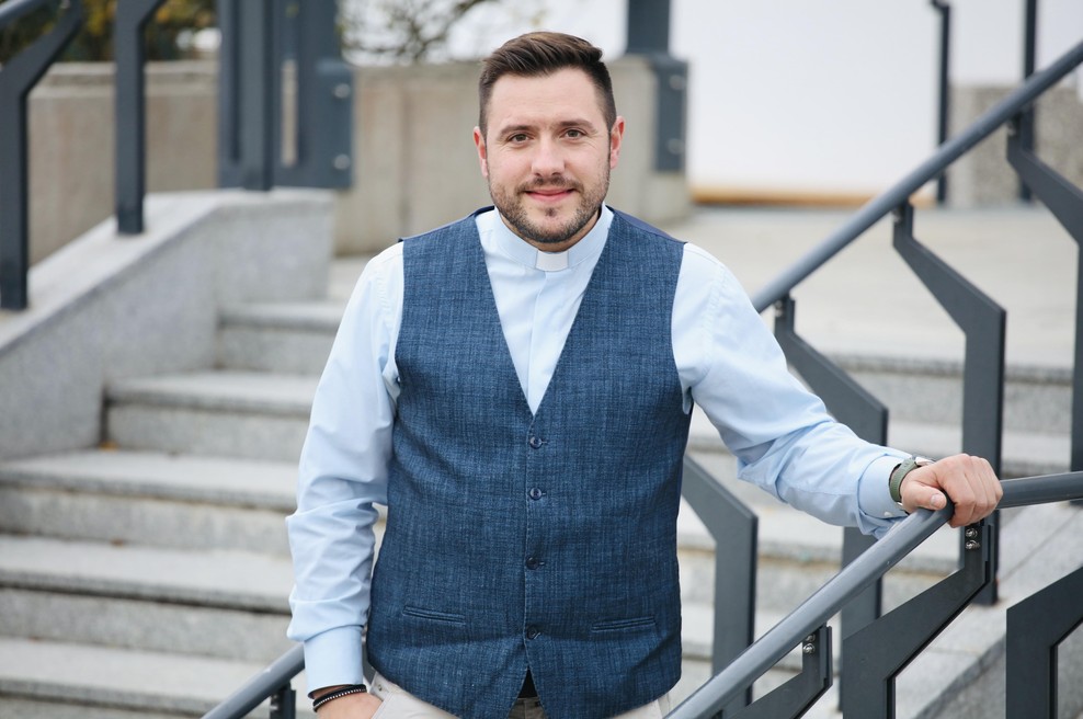 Duhovniku Martinu Golobu ni šlo po načrtih: njegovemu pripetljaju se boste zagotovo nasmejali (VIDEO) (foto: Aleksandra Saša Prelesnik)