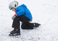 Na kaj morate pomisliti, preden otroku obujete drsalke
