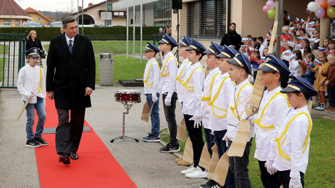 Učenci slovenske osnovne šole tako navdušili Pahorja, da jim je pripravil presenečenje