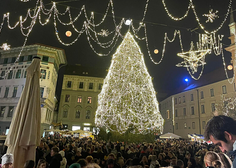 Ljubljana znova zažarela in v središče privabila množice ljudi (FOTO)