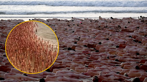 Pogumno dejanje: 2.500 golih ljudi za dober namen poziralo na priljubljeni plaži